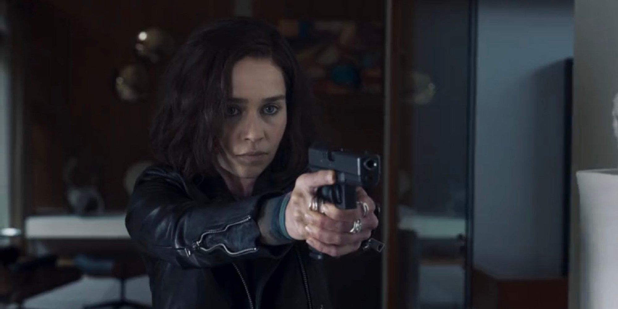 Secret Invasion richt een pistool Emilia Clarke
