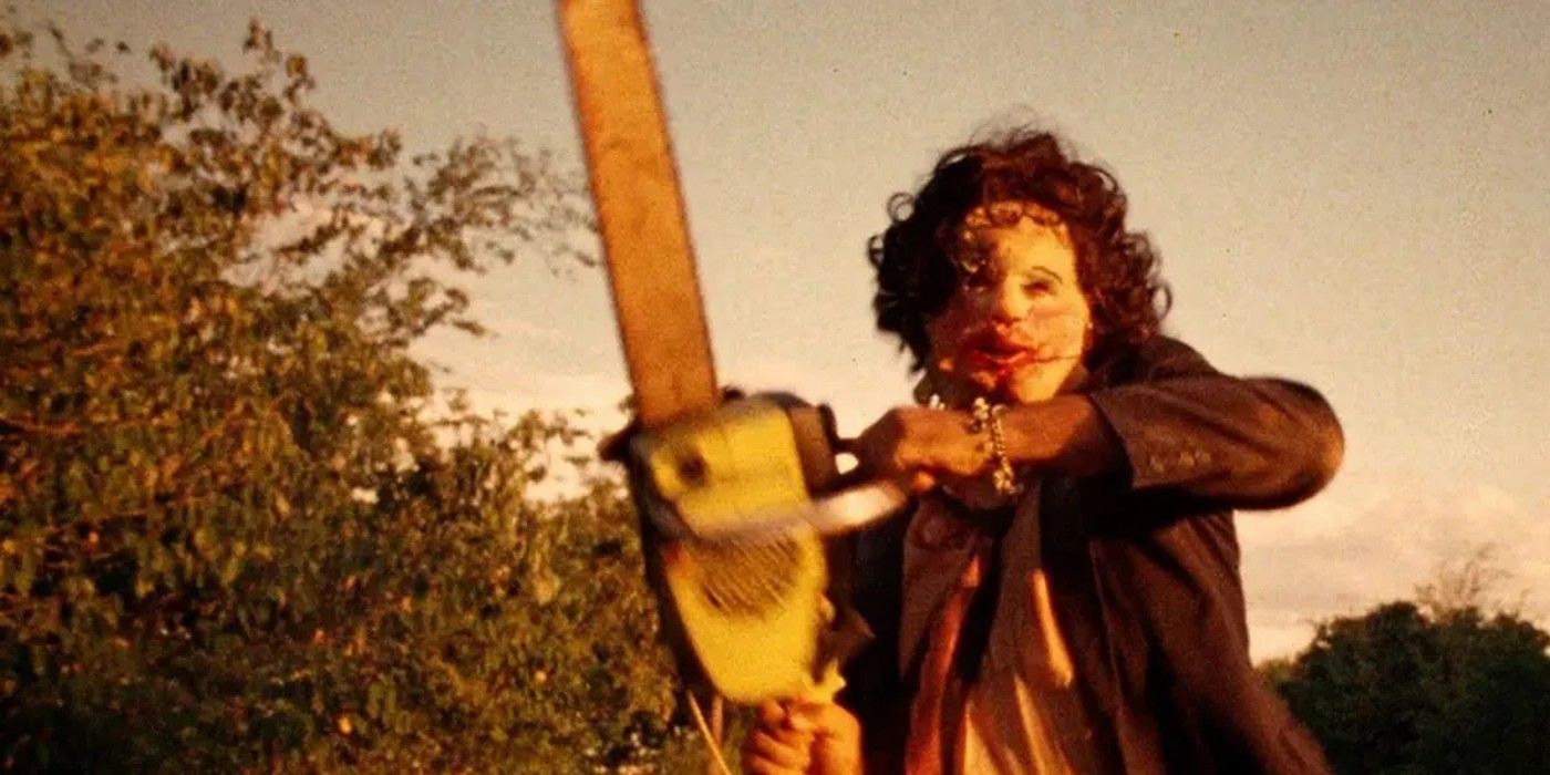 1970 Texas Chainsaw Massacre film still - Leatherface met een kettingzaag
