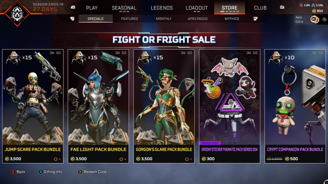 Een screenshot van het winkelmenu van Apex Legends met de Fight or Fright Sale.  Er verschijnen vijf opties op het scherm.  Van links naar rechts: Jump Scare Octane, Fae Light Valkyrie, Gorgon's Glare Catalyst, een stickerbundel en een amulet.